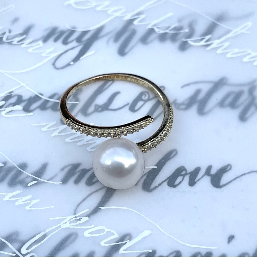 Elegant Gold Pearl Ring